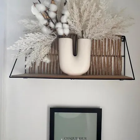 Apartment 3 Pieces, 2 Chambres, Lumineux, Vue Degagee, Balcon & Parking Prive