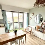 Charmant 3 Pieces, 2 Chambres, Lumineux, Vue Degagee, Balcon & Parking Prive דירה