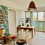 Charmant 3 Pieces, 2 Chambres, Lumineux, Vue Degagee, Balcon & Parking Prive アパート