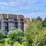 Charmant 3 Pieces, 2 Chambres, Lumineux, Vue Degagee, Balcon & Parking Prive *