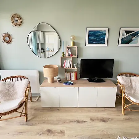 Joli 3 Pieces, 2 Chambres, 6 Personnes, Clair, Vue Degagee, Balcon & Parking Prive 公寓