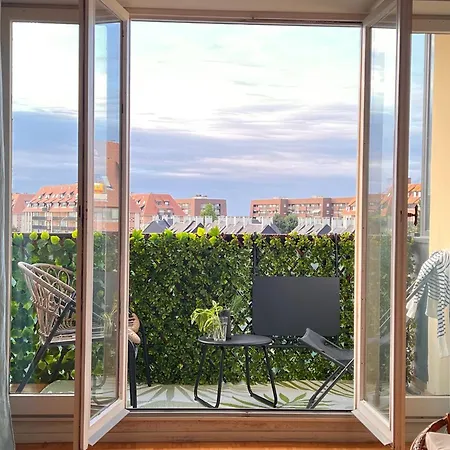 Joli 3 Pieces, 2 Chambres, 6 Personnes, Clair, Vue Degagee, Balcon & Parking Prive 滨海维莱