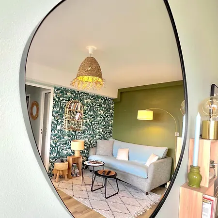 3 Pieces, 2 Chambres, Lumineux, Vue Degagee, Balcon & Parking Prive Lejlighed *