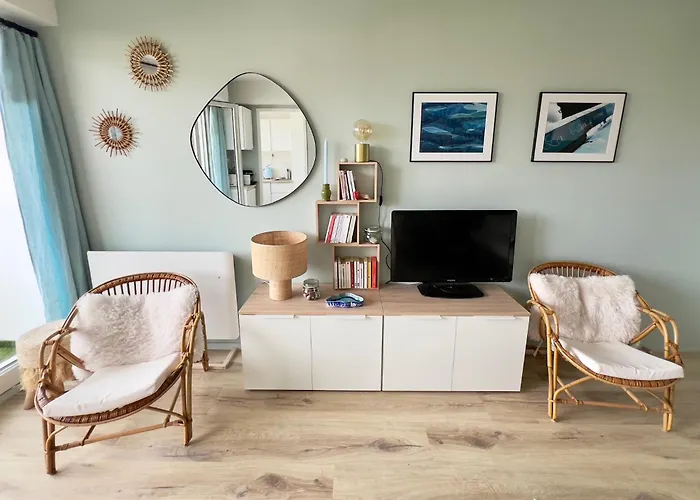 Joli 3 Pieces, 2 Chambres, 6 Personnes, Clair, Vue Degagee, Balcon & Parking Prive 公寓