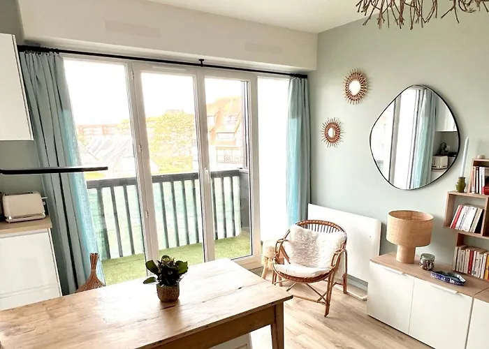 Joli 3 Pieces, 2 Chambres, Lumineux, Vue Degagee, Balcon & Parking Prive Apartment