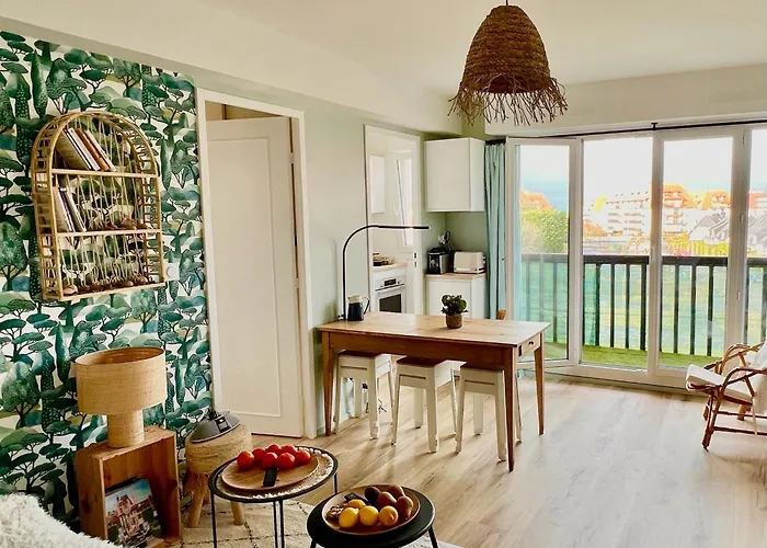 Joli 3 Pieces, 2 Chambres, Lumineux, Vue Degagee, Balcon & Parking Prive Apartment