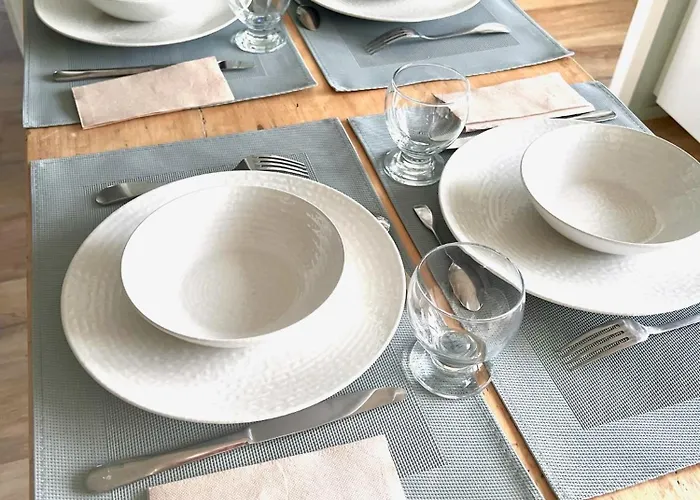 Joli 3 Pieces, 2 Chambres, 6 Personnes, Clair, Vue Degagee, Balcon & Parking Prive 公寓 滨海维莱