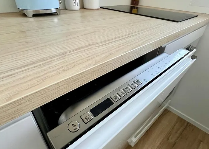 Apartment Joli 3 Pieces, 2 Chambres, Lumineux, Vue Degagee, Balcon & Parking Prive *