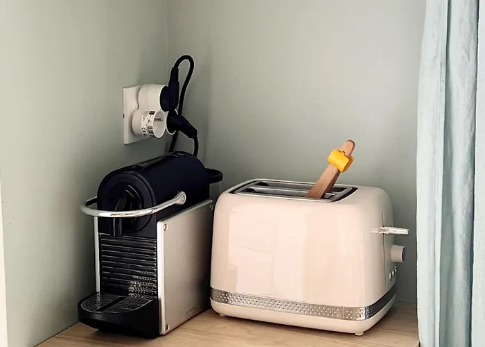 Joli 3 Pieces, 2 Chambres, Lumineux, Vue Degagee, Balcon & Parking Prive *