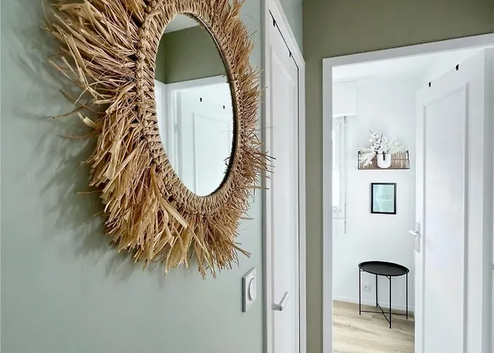 Joli 3 Pieces, 2 Chambres, Lumineux, Vue Degagee, Balcon & Parking Prive