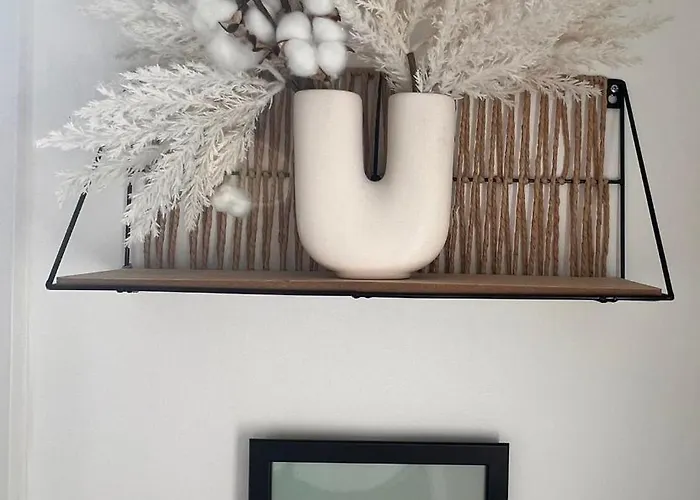 Apartment Joli 3 Pieces, 2 Chambres, Lumineux, Vue Degagee, Balcon & Parking Prive