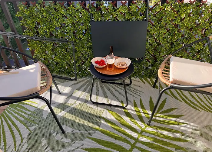 Joli 3 Pieces, 2 Chambres, Lumineux, Vue Degagee, Balcon & Parking Prive