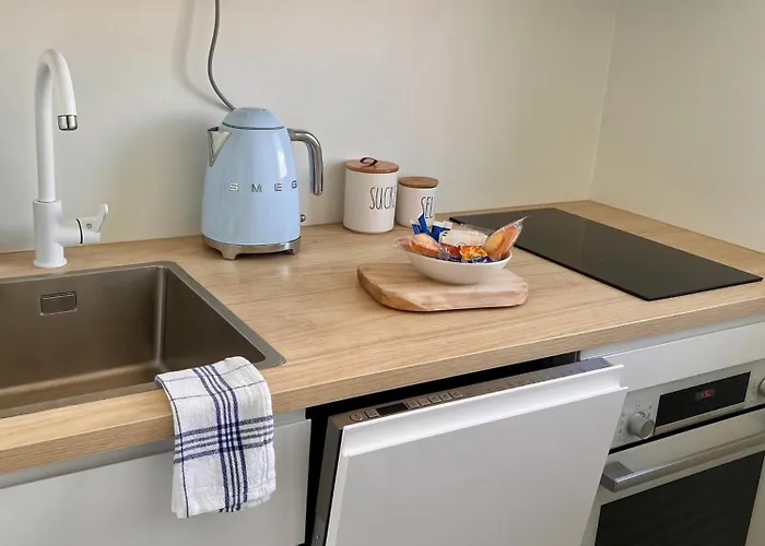 Joli 3 Pieces, 2 Chambres, Lumineux, Vue Degagee, Balcon & Parking Prive *