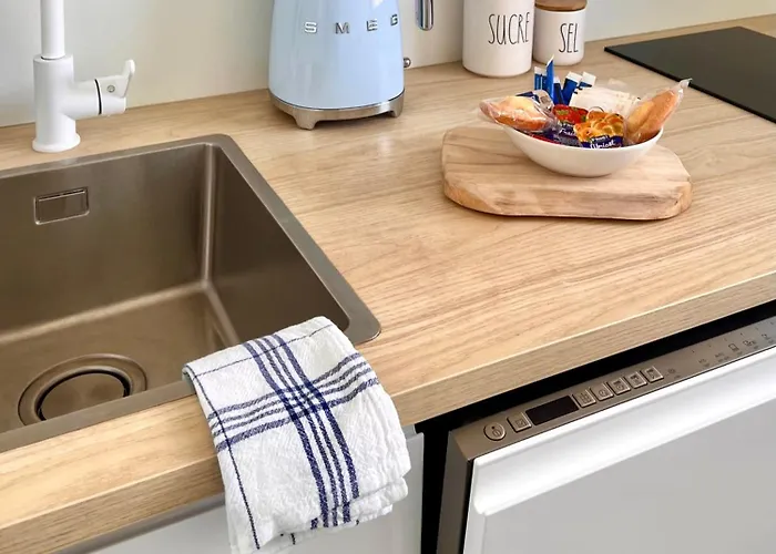 Apartment Joli 3 Pieces, 2 Chambres, Lumineux, Vue Degagee, Balcon & Parking Prive