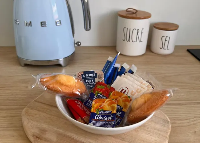 Joli 3 Pieces, 2 Chambres, Lumineux, Vue Degagee, Balcon & Parking Prive Apartment *