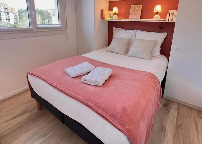 Apartment Joli 3 Pieces, 2 Chambres, Lumineux, Vue Degagee, Balcon & Parking Prive