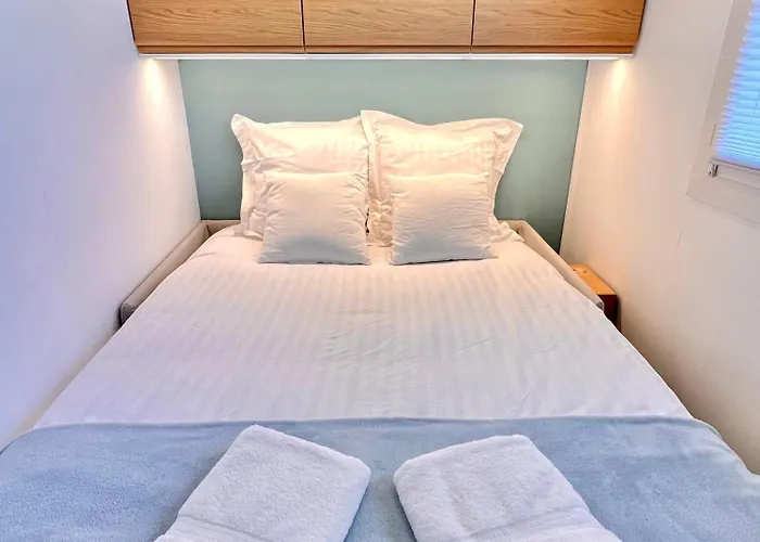 Joli 3 Pieces, 2 Chambres, Lumineux, Vue Degagee, Balcon & Parking Prive Apartment