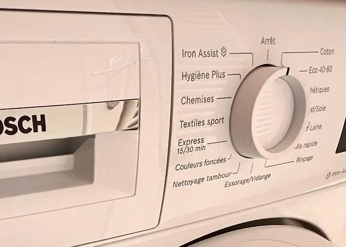 Joli 3 Pieces, 2 Chambres, Lumineux, Vue Degagee, Balcon & Parking Prive Apartment