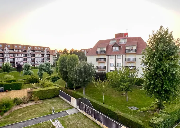 Joli 3 Pieces, 2 Chambres, Lumineux, Vue Degagee, Balcon & Parking Prive *